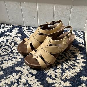 Dansko Sandals Womens 39 Nina Slingback Yellow Leather Block Heel US 8.5